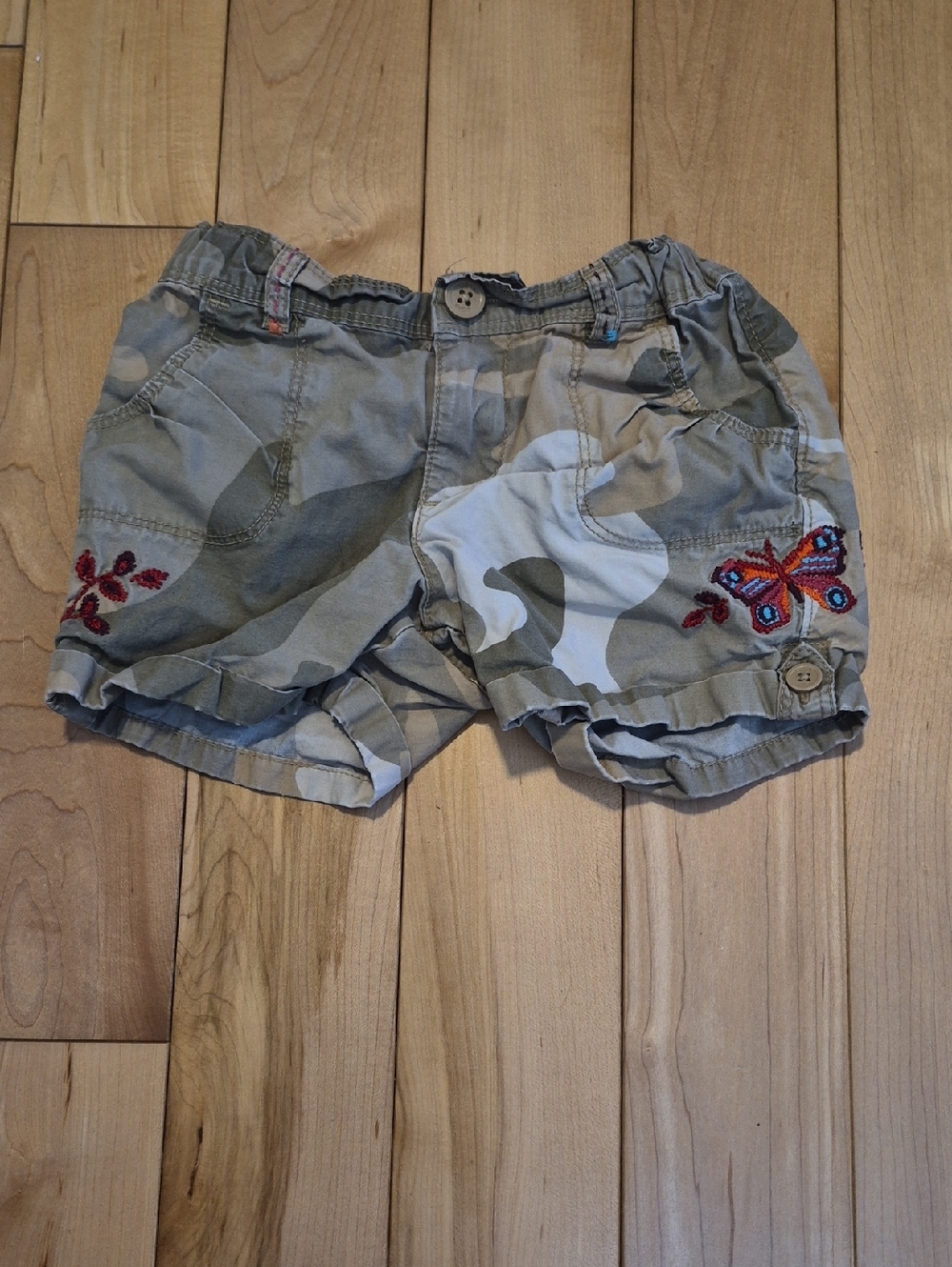 Girls Size 5 GAP Camo Embroidered Butterfly Shorts